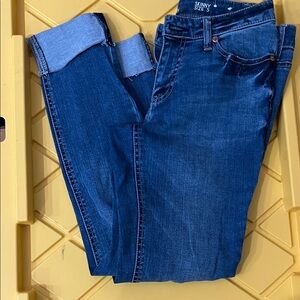 Almost Famous ladies Blue Skinny Jeans. Inseam is 25”